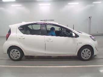 TOYOTA AQUA 2017 Image 3