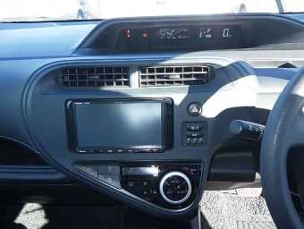 TOYOTA AQUA 2017 Image 9