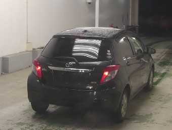 TOYOTA VITZ 2012 Image 2