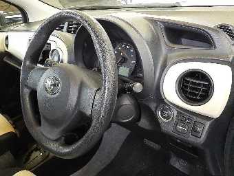 TOYOTA VITZ 2012 Image 7