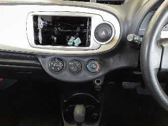 TOYOTA VITZ 2012 Image 9