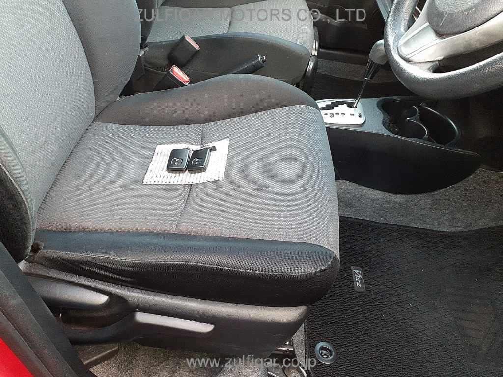 TOYOTA VITZ 2013 Image 8