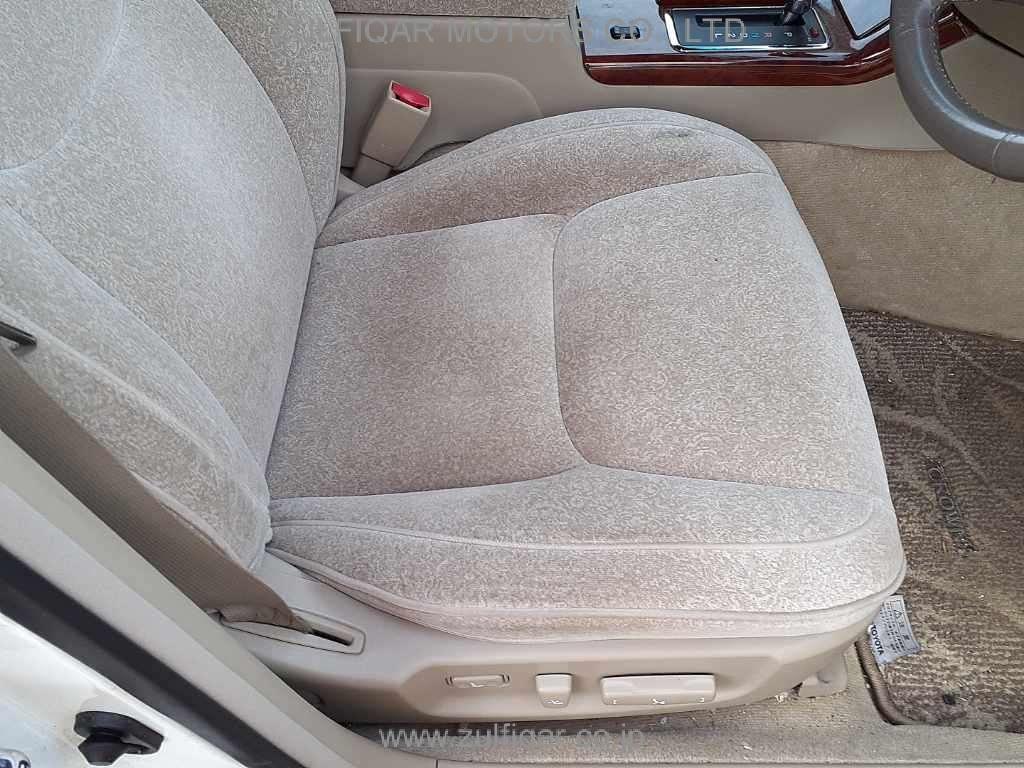 TOYOTA CROWN 2002 Image 8