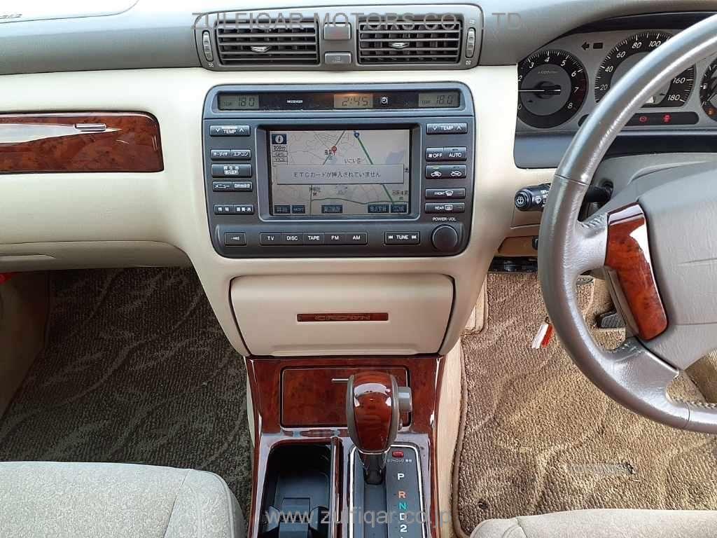TOYOTA CROWN 2002 Image 9