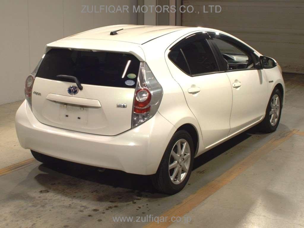 TOYOTA AQUA 2012 Image 2