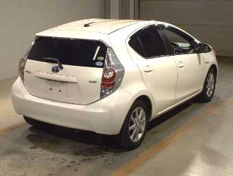 TOYOTA AQUA 2012 Image 2