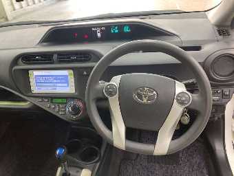 TOYOTA AQUA 2012 Image 6