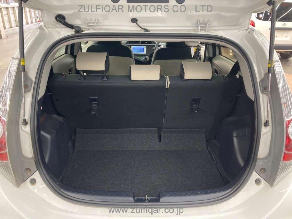 TOYOTA AQUA 2012 Image 7