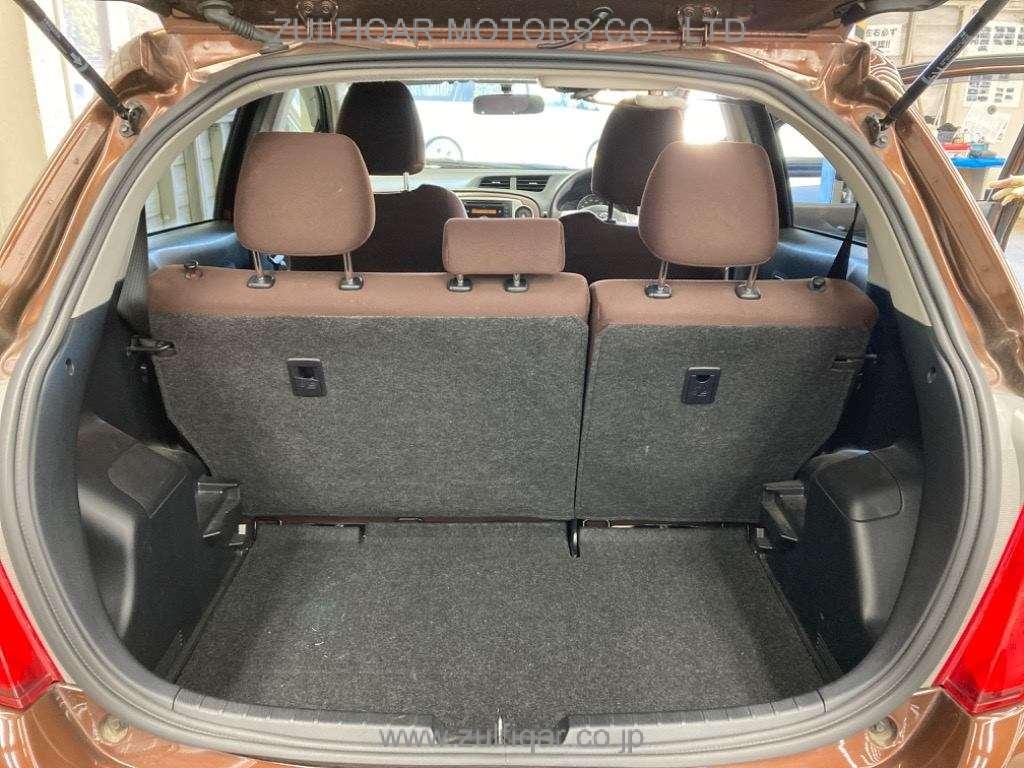 TOYOTA VITZ 2013 Image 7