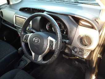 TOYOTA VITZ 2014 Image 7