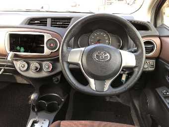 TOYOTA VITZ 2013 Image 6