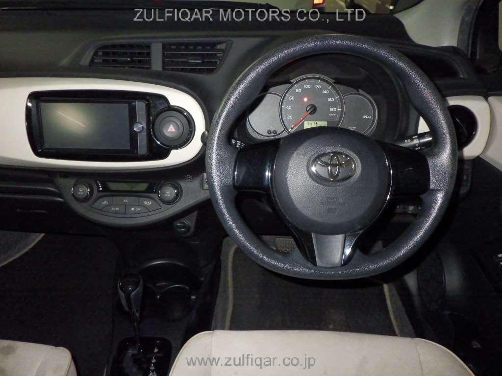 TOYOTA VITZ 2013 Image 6