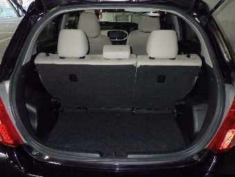 TOYOTA VITZ 2013 Image 8