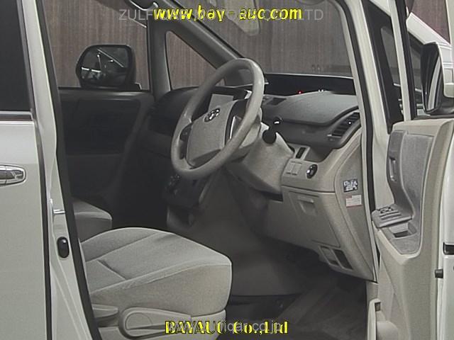 TOYOTA NOAH 2009 Image 3