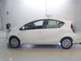 TOYOTA AQUA 2017 Image 4