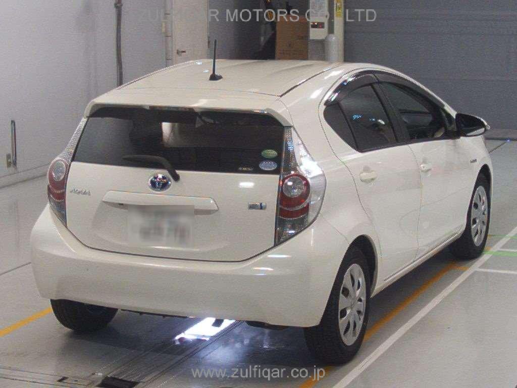 TOYOTA AQUA 2013 Image 2