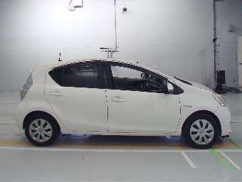 TOYOTA AQUA 2013 Image 3