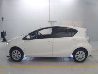 TOYOTA AQUA 2013 Image 4