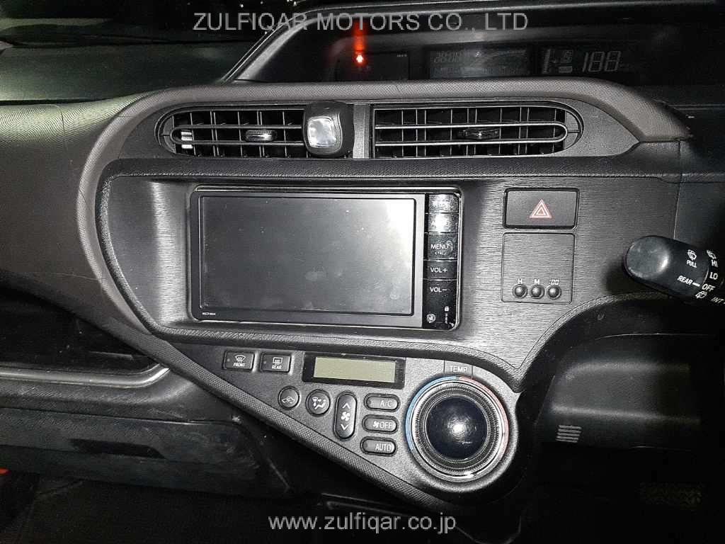 TOYOTA AQUA 2013 Image 10