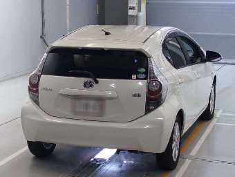TOYOTA AQUA 2013 Image 2