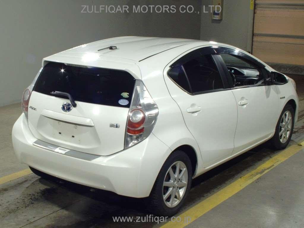 TOYOTA AQUA 2012 Image 2