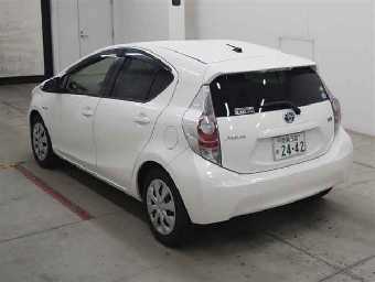 TOYOTA AQUA 2012 Image 2