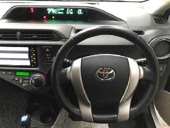 TOYOTA AQUA 2012 Image 7