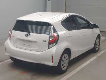 TOYOTA AQUA 2017 Image 2