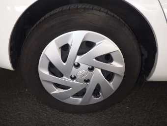 TOYOTA AQUA 2017 Image 9