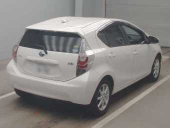 TOYOTA AQUA 2013 Image 2
