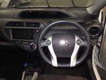 TOYOTA AQUA 2013 Image 6