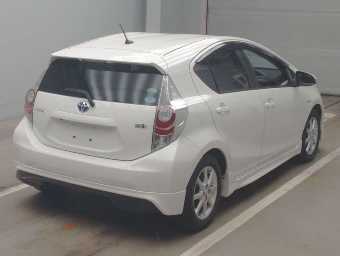 TOYOTA AQUA 2012 Image 2