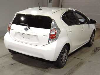 TOYOTA AQUA 2012 Image 2