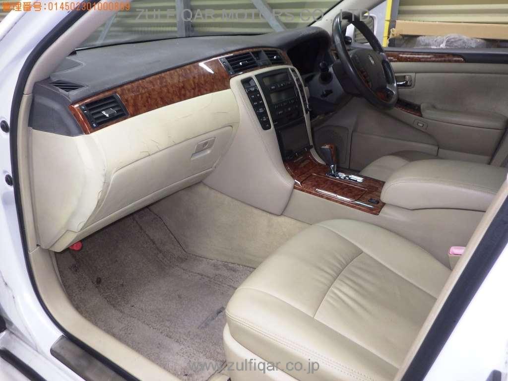 TOYOTA CROWN 2004 Image 8