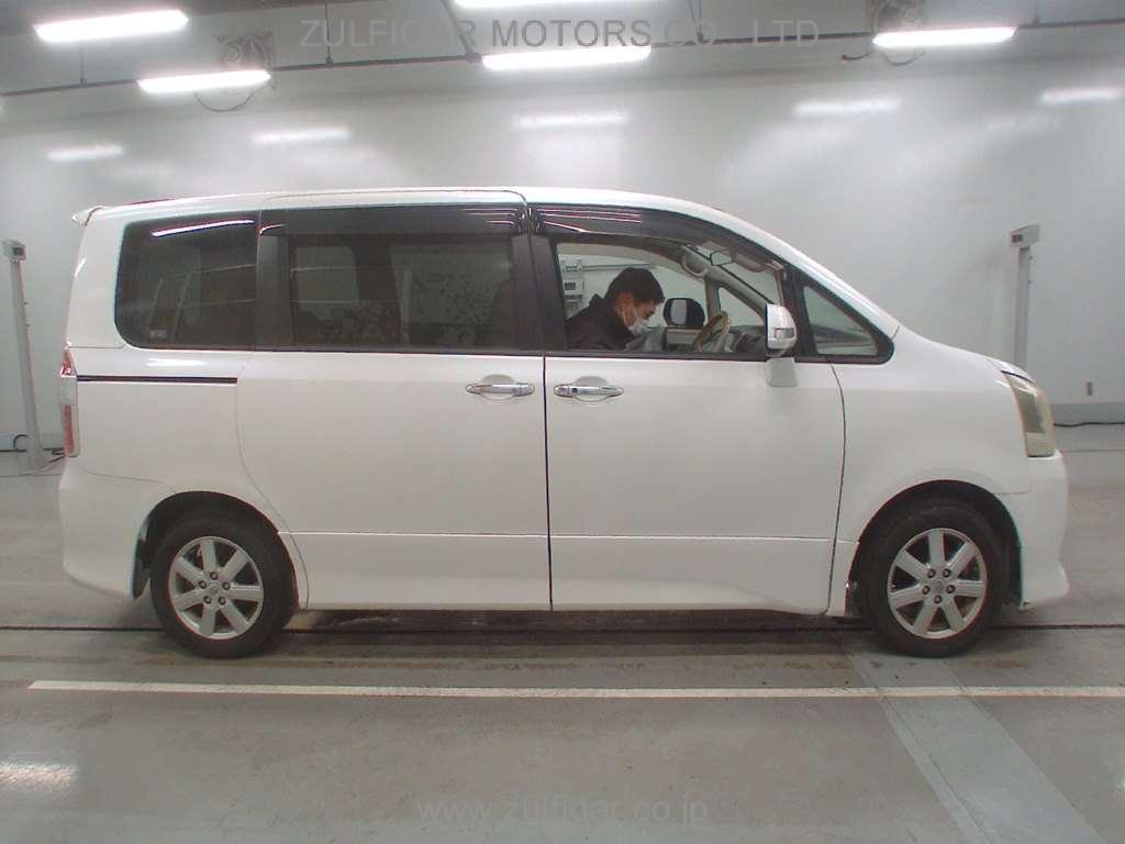 TOYOTA NOAH 2009 Image 3