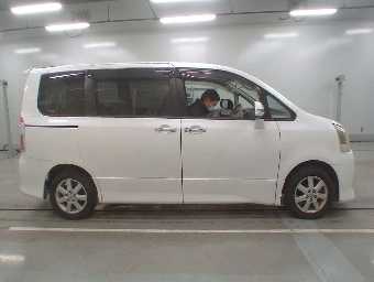 TOYOTA NOAH 2009 Image 3