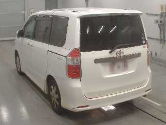 TOYOTA NOAH 2009 Image 6