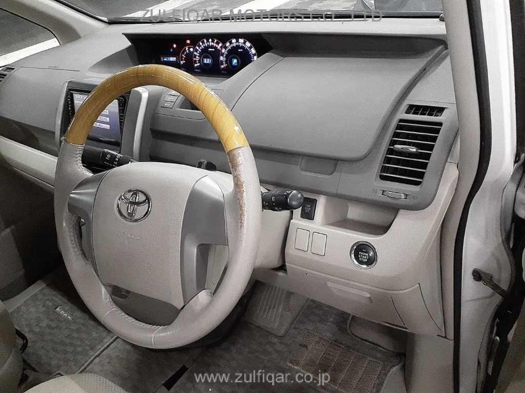 TOYOTA NOAH 2009 Image 7