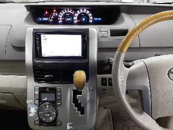 TOYOTA NOAH 2009 Image 9