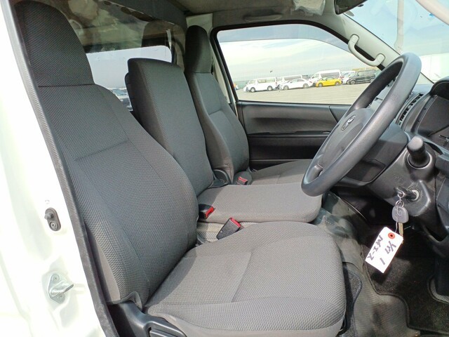 TOYOTA HIACE 2017 Image 24