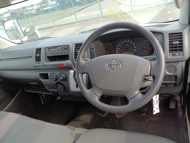 TOYOTA HIACE 2017 Image 33