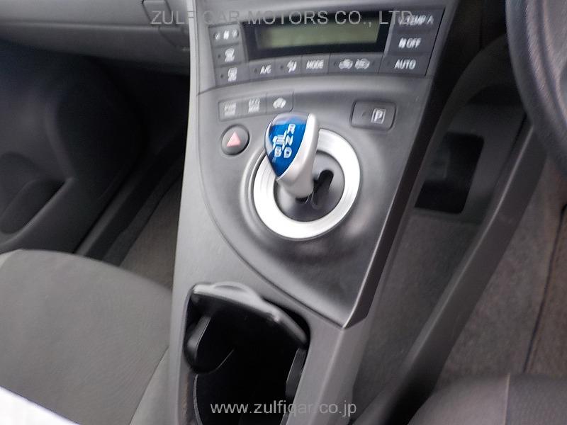 TOYOTA PRIUS 2011 Image 6