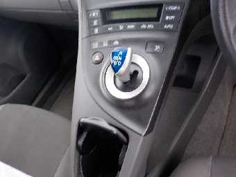 TOYOTA PRIUS 2011 Image 6