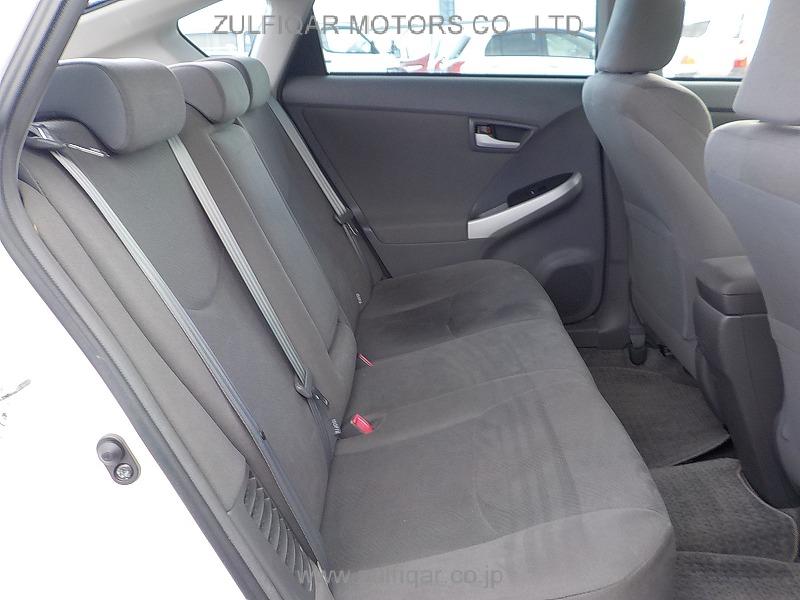 TOYOTA PRIUS 2011 Image 9