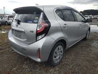 TOYOTA AQUA 2019 Image 2