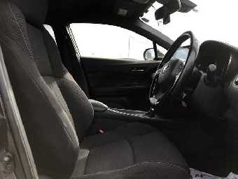 TOYOTA C-HR 2017 Image 10