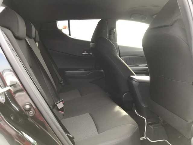 TOYOTA C-HR 2017 Image 21