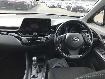 TOYOTA C-HR 2017 Image 12