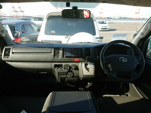 TOYOTA REGIUSACE 2017 Image 26