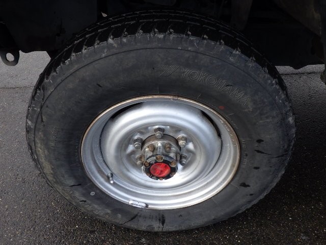 TOYOTA HILUX 1991 Image 29